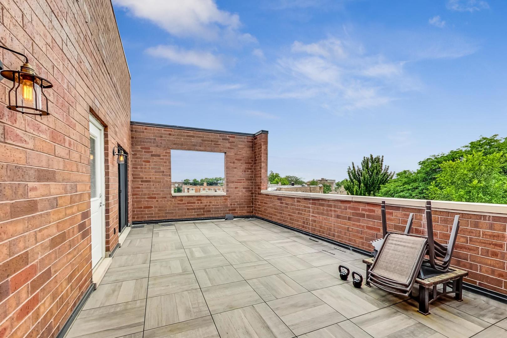 5442 N Western Avenue Unit: 3A