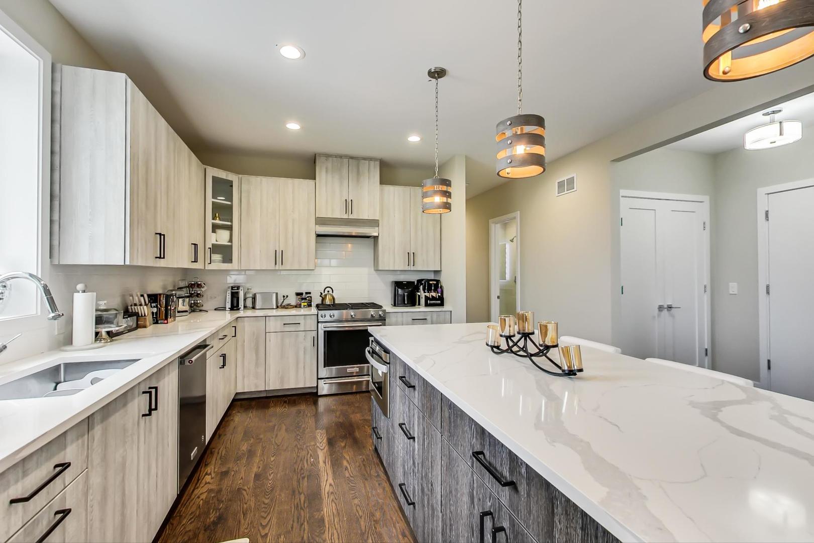 5442 N Western Avenue Unit: 3A