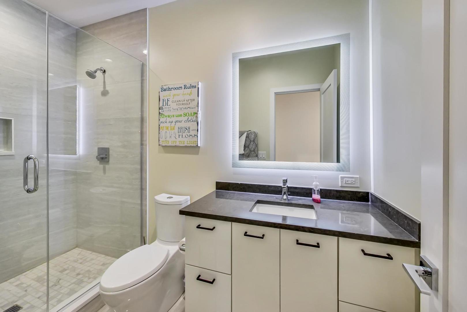 5442 N Western Avenue Unit: 3A