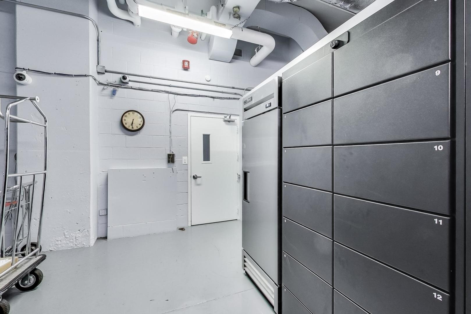 3900 N Lake Shore Drive Unit: 19F