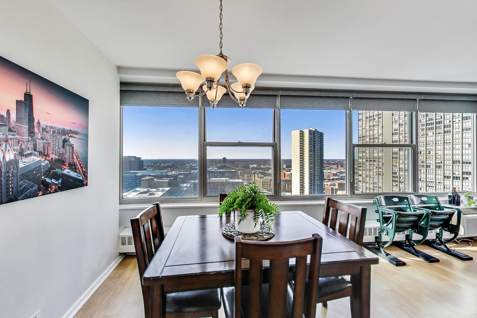 3900 N Lake Shore Drive Unit: 19F
