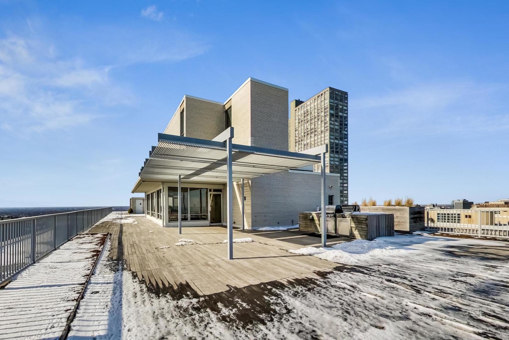 3900 N Lake Shore Drive Unit: 19F