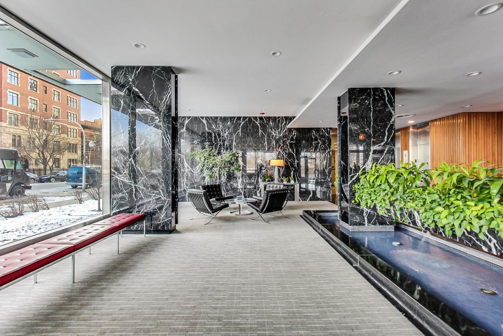 3900 N Lake Shore Drive Unit: 19F