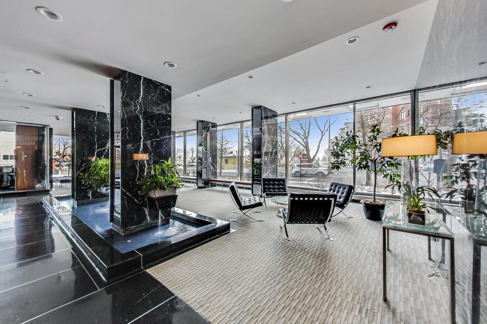 3900 N Lake Shore Drive Unit: 19F