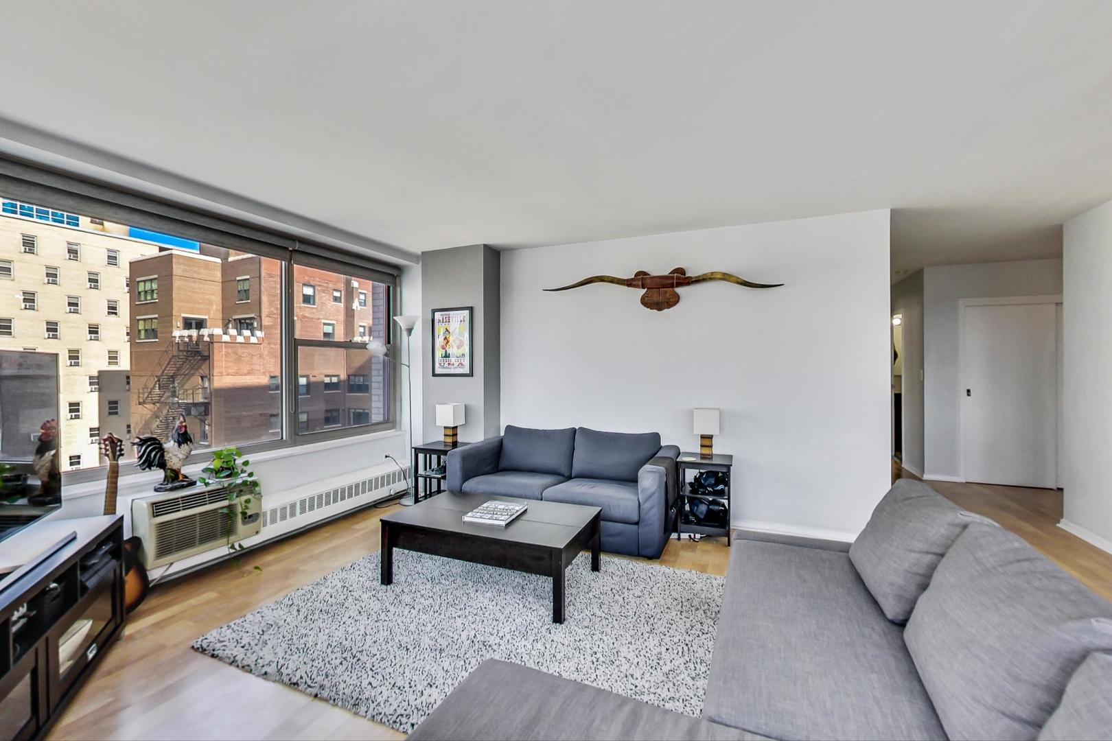 3900 N Lake Shore Drive Unit: 19F