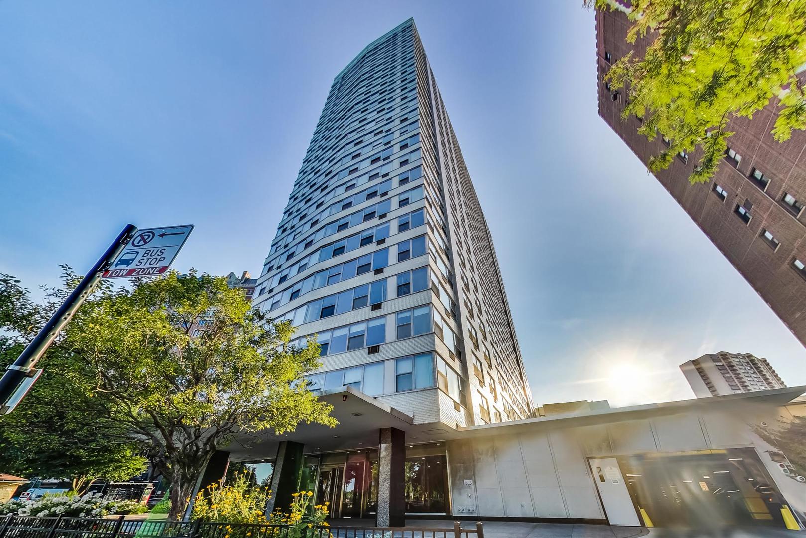 3900 N Lake Shore Drive Unit: 19F