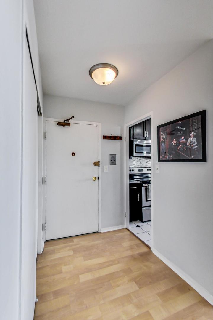 3900 N Lake Shore Drive Unit: 19F
