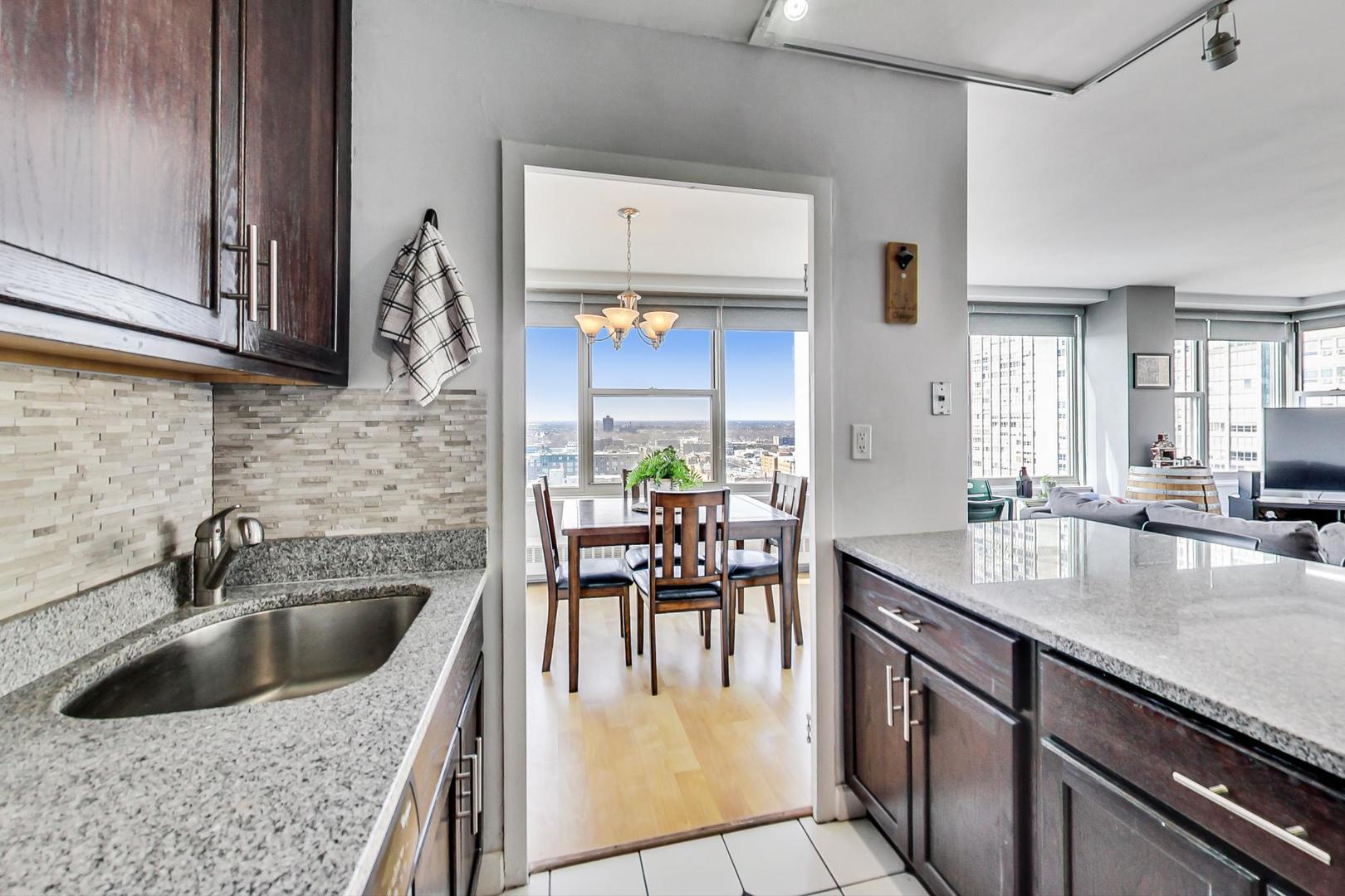 3900 N Lake Shore Drive Unit: 19F