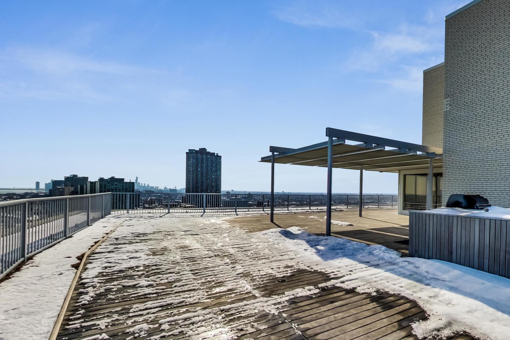3900 N Lake Shore Drive Unit: 19F