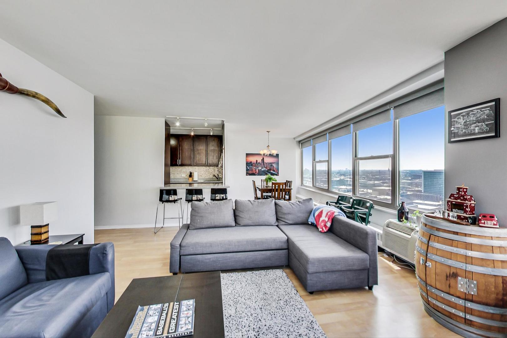 3900 N Lake Shore Drive Unit: 19F