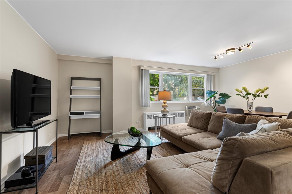 7435 N Ridge Boulevard Unit: GB
