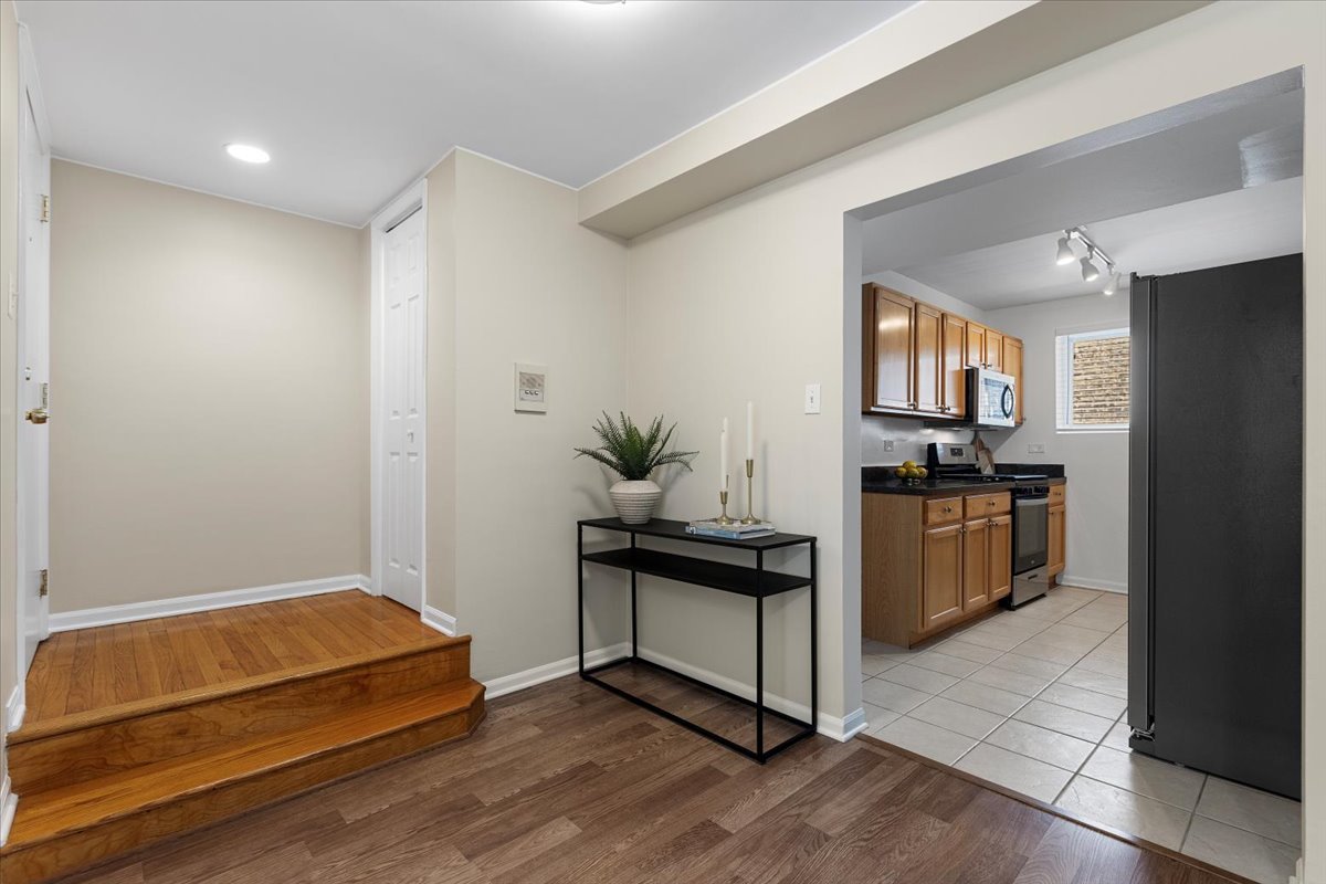 7435 N Ridge Boulevard Unit: GB