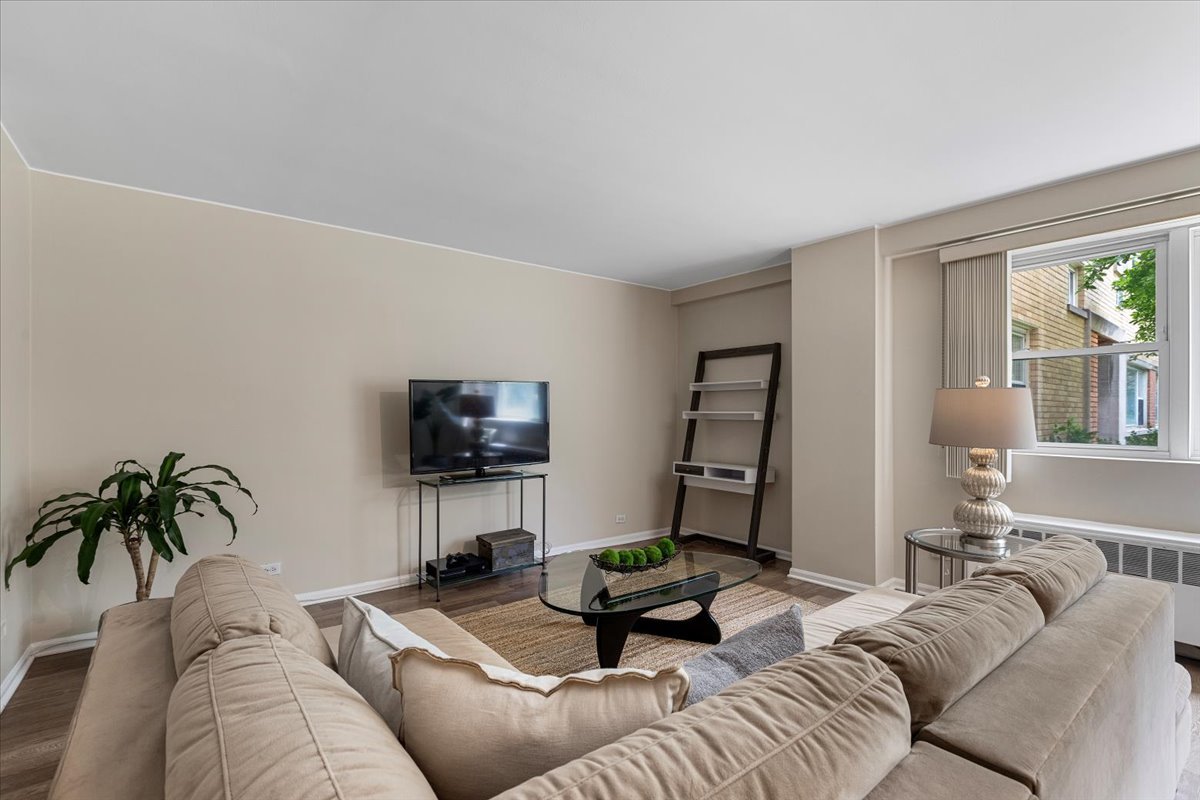 7435 N Ridge Boulevard Unit: GB