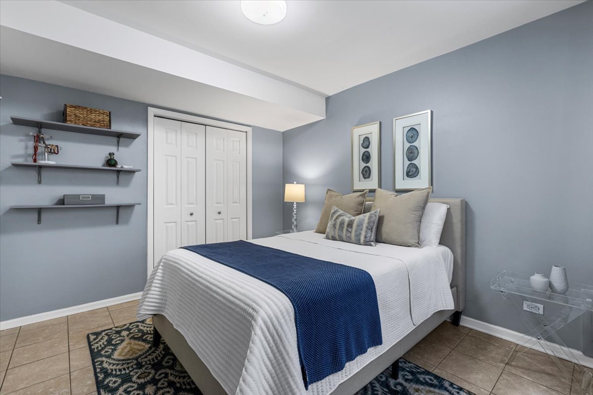7435 N Ridge Boulevard Unit: GB