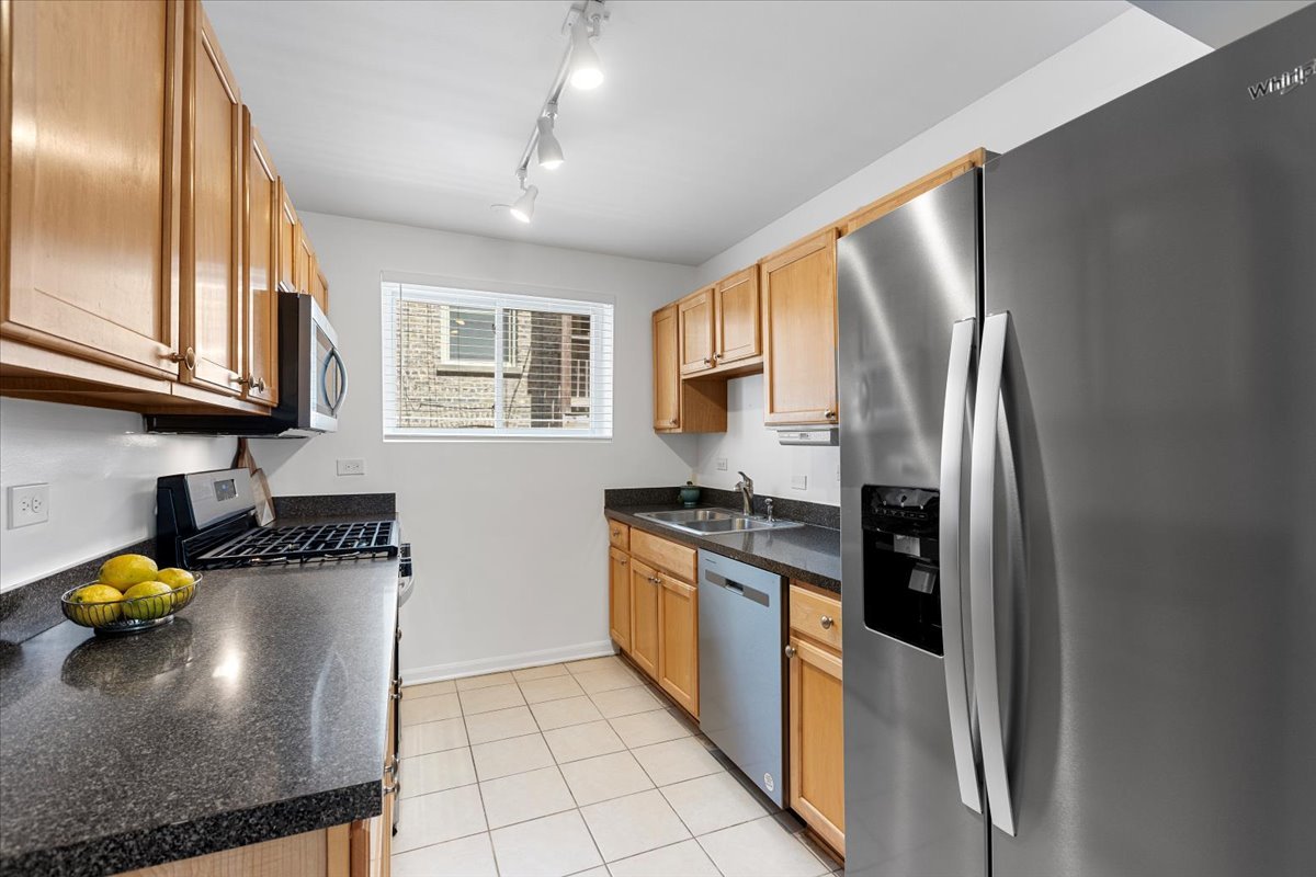 7435 N Ridge Boulevard Unit: GB