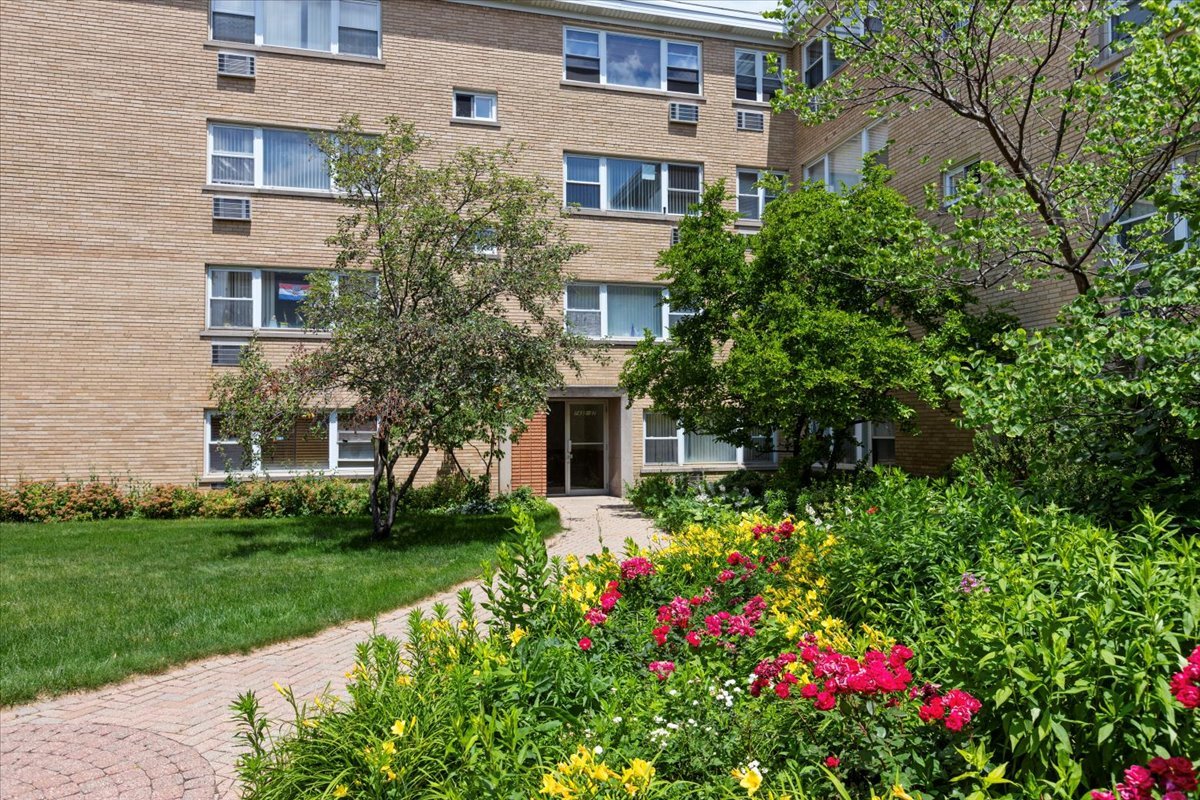 7435 N Ridge Boulevard Unit: GB