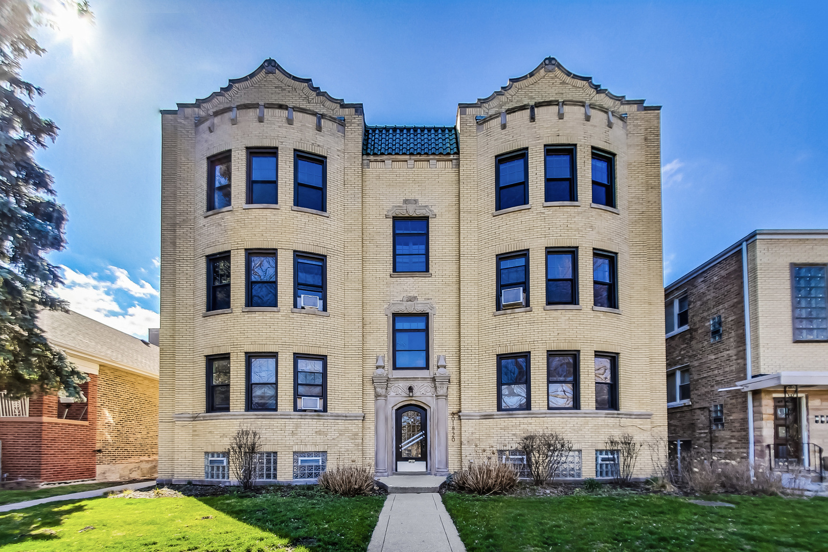 6018 N Oakley Avenue Unit: 2S