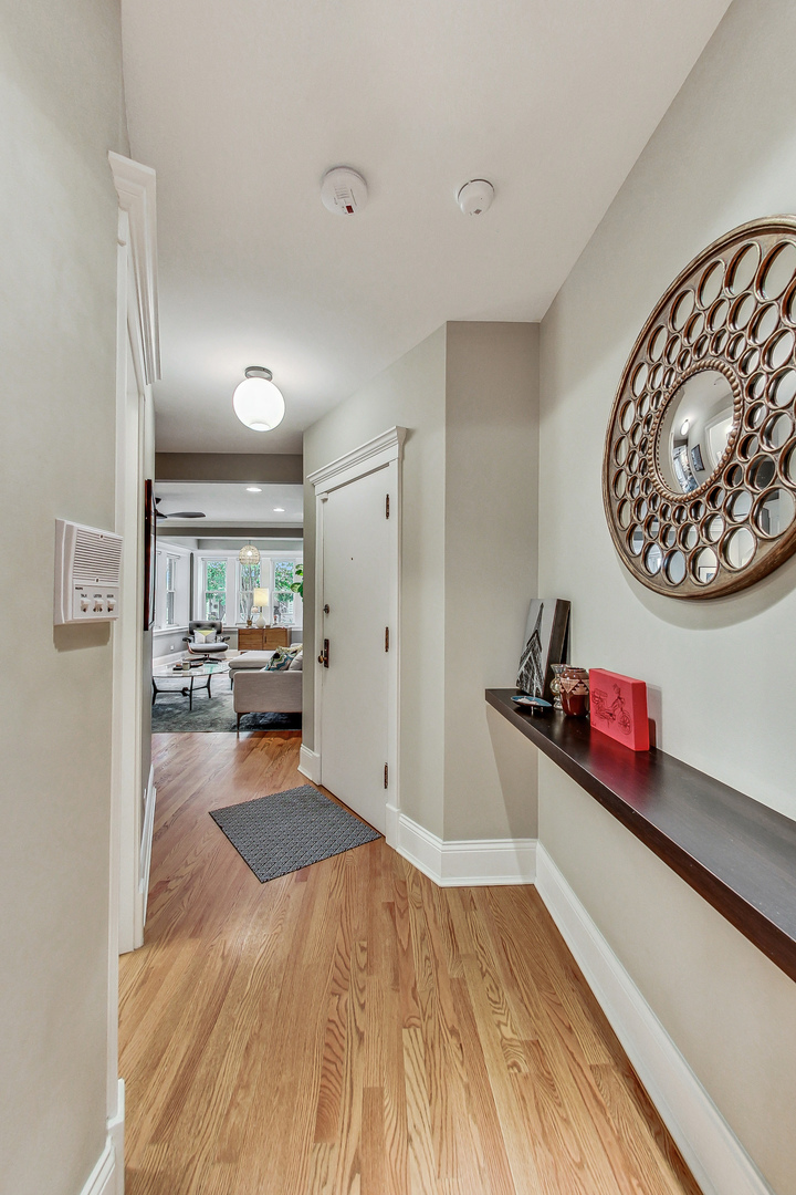 1725 W BRYN MAWR Avenue Unit: 1