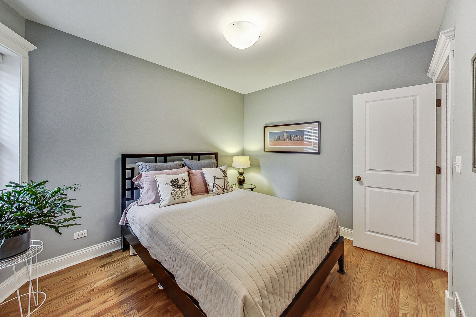 1725 W BRYN MAWR Avenue Unit: 1