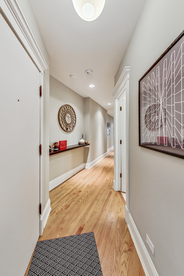 1725 W BRYN MAWR Avenue Unit: 1