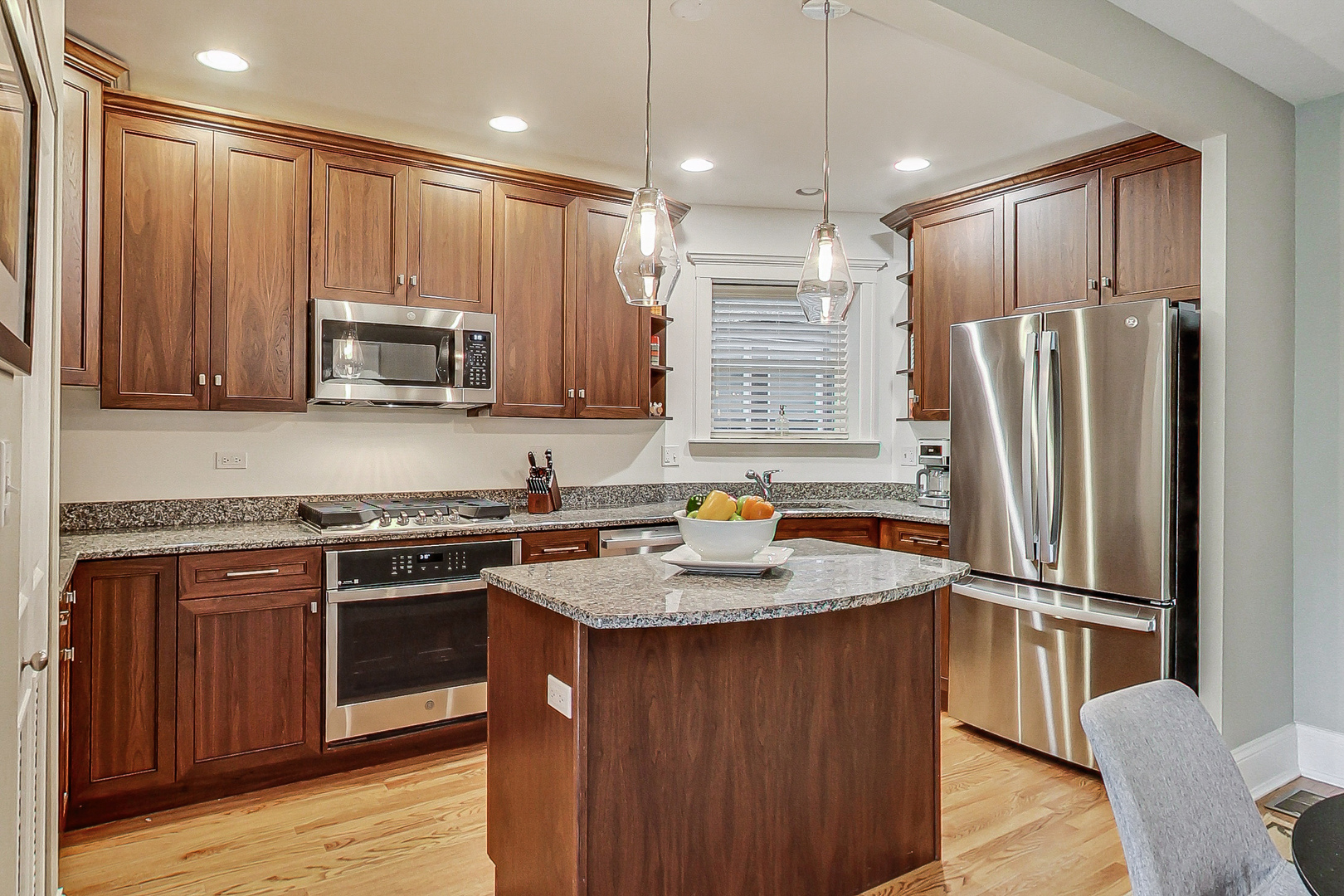1725 W BRYN MAWR Avenue Unit: 1
