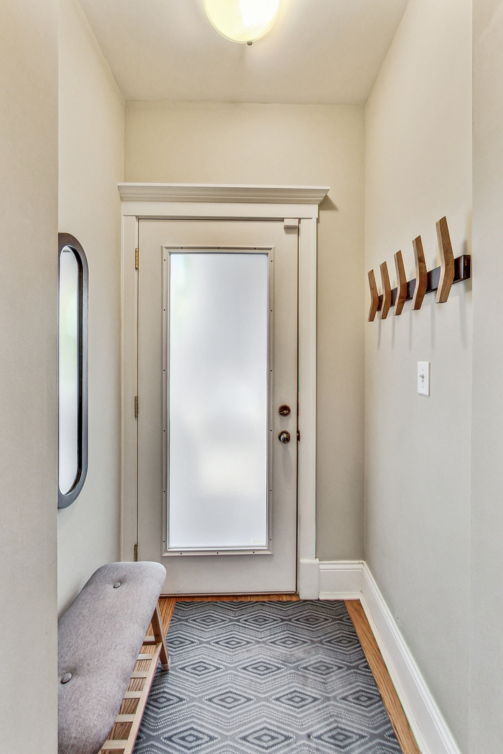 1725 W BRYN MAWR Avenue Unit: 1