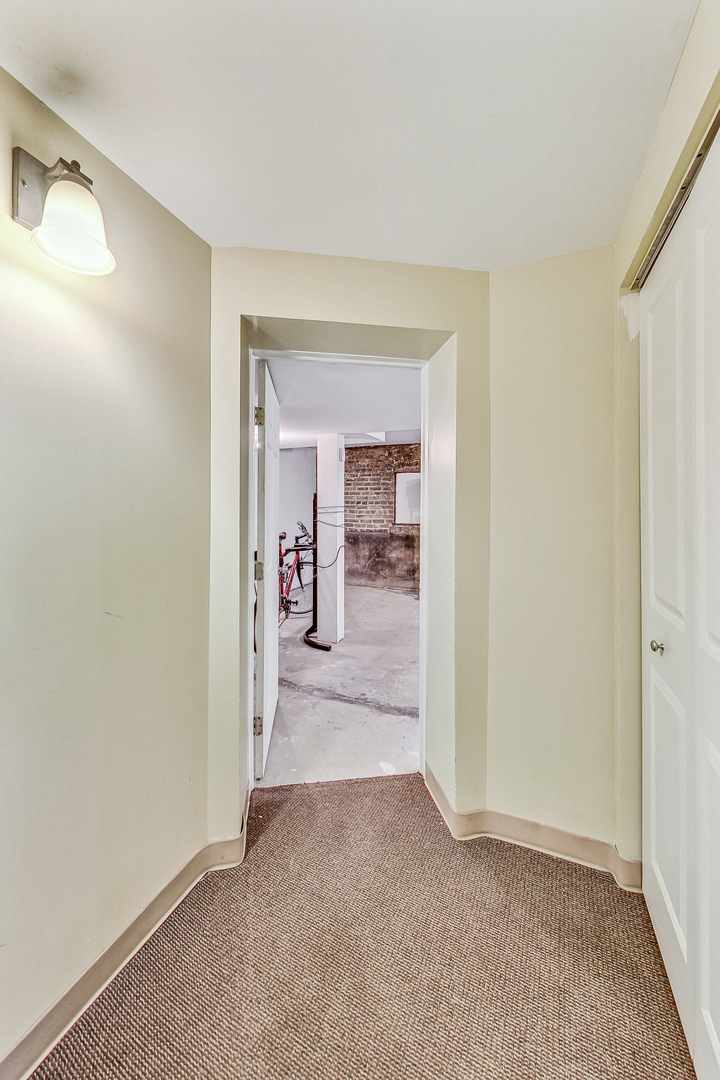 1725 W BRYN MAWR Avenue Unit: 1
