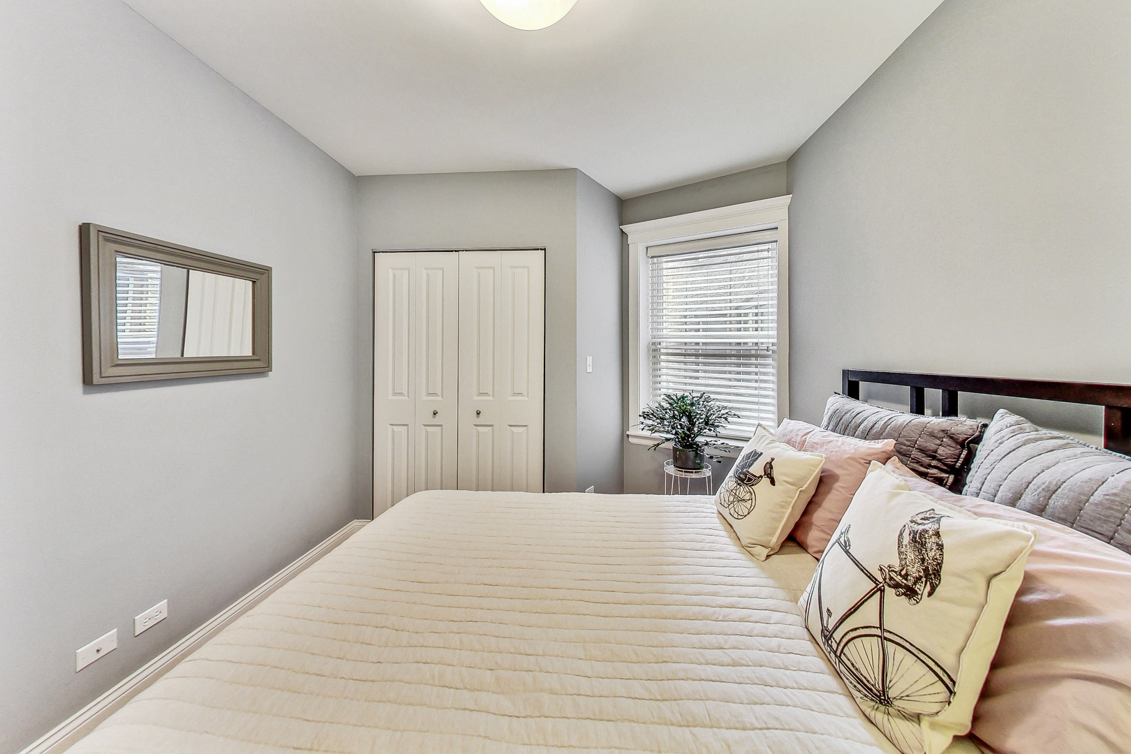 1725 W BRYN MAWR Avenue Unit: 1