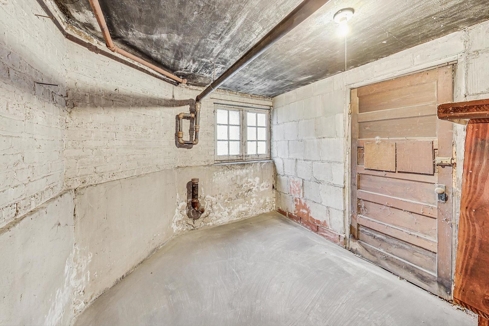 1637 W Chase Avenue Unit: 1E