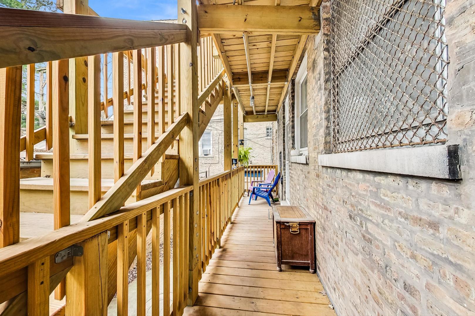 1637 W Chase Avenue Unit: 1E