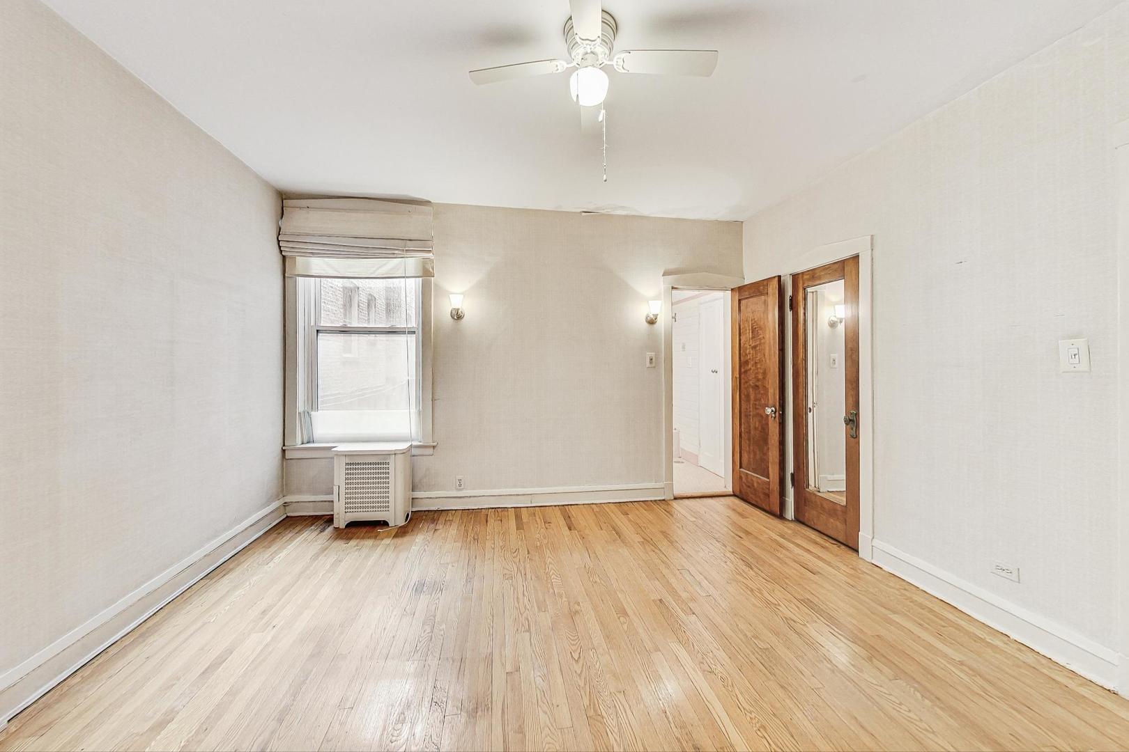 1637 W Chase Avenue Unit: 1E