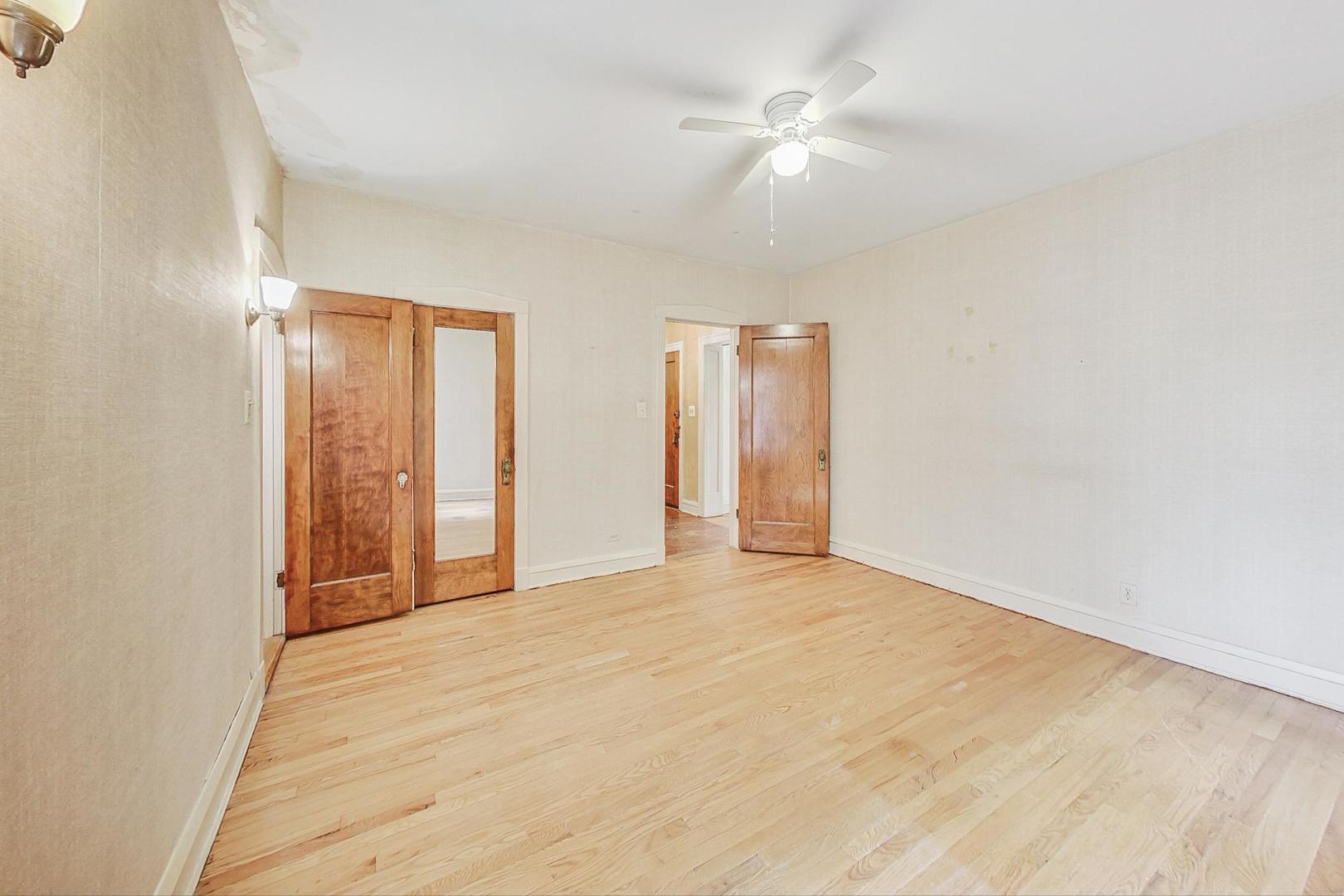 1637 W Chase Avenue Unit: 1E