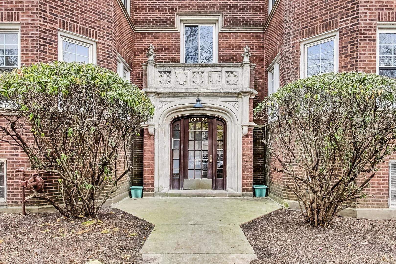 1637 W Chase Avenue Unit: 1E