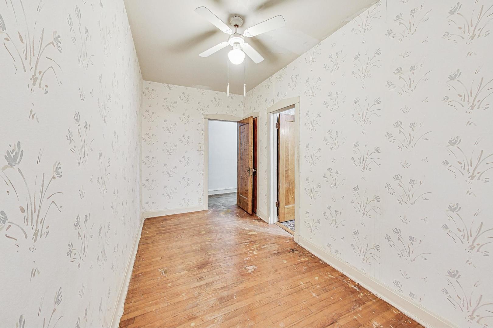 1637 W Chase Avenue Unit: 1E