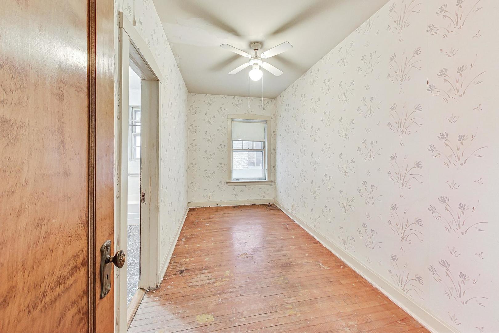 1637 W Chase Avenue Unit: 1E
