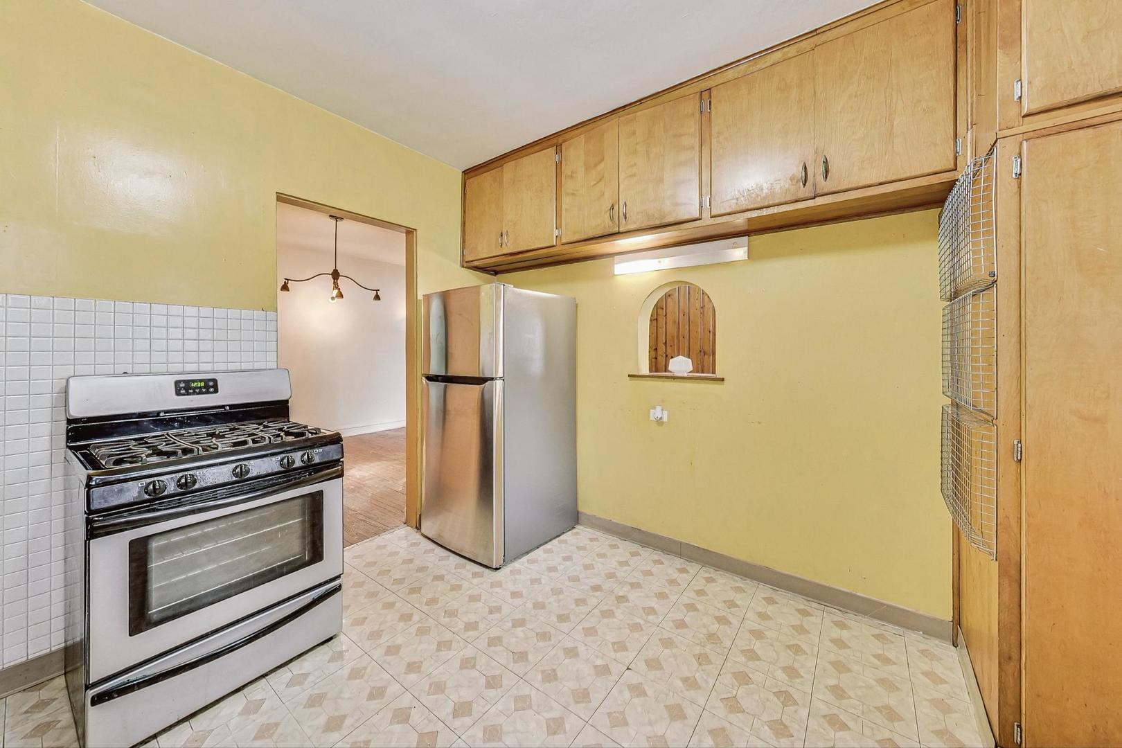 1637 W Chase Avenue Unit: 1E