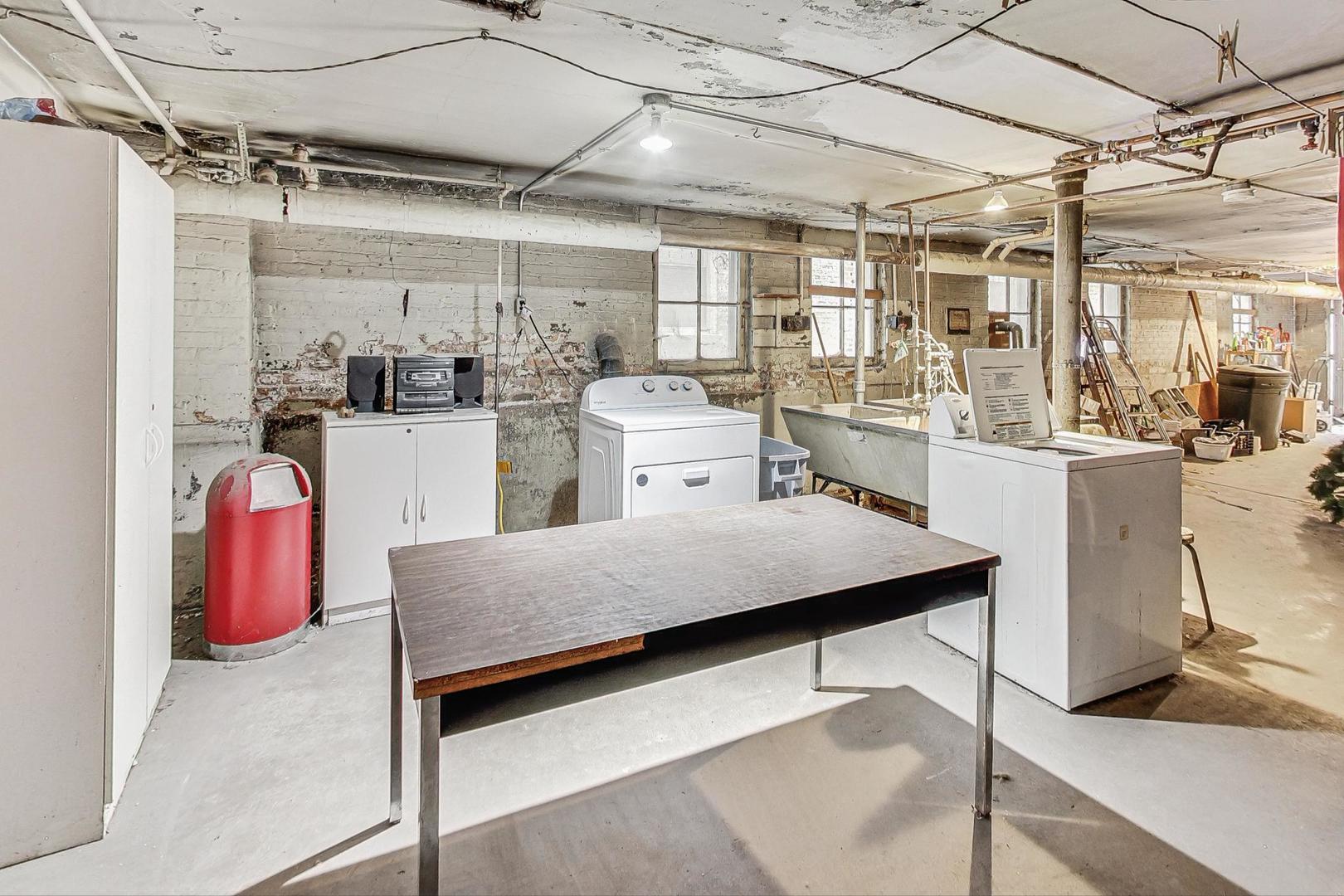 1637 W Chase Avenue Unit: 1E