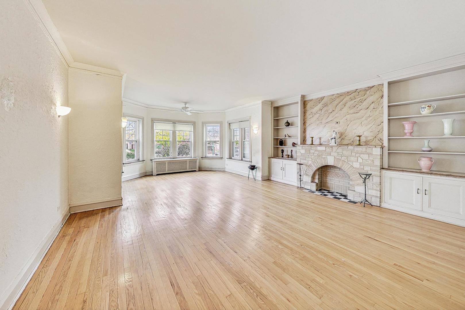 1637 W Chase Avenue Unit: 1E