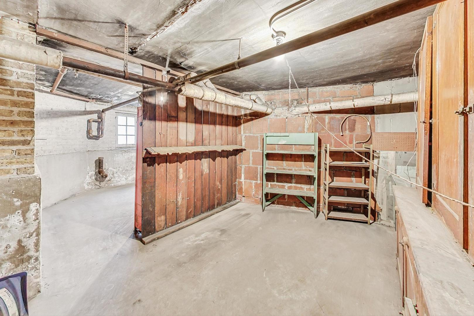 1637 W Chase Avenue Unit: 1E