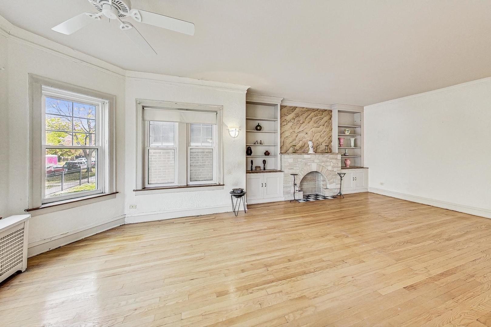 1637 W Chase Avenue Unit: 1E