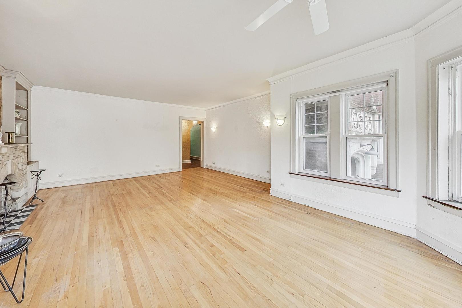 1637 W Chase Avenue Unit: 1E