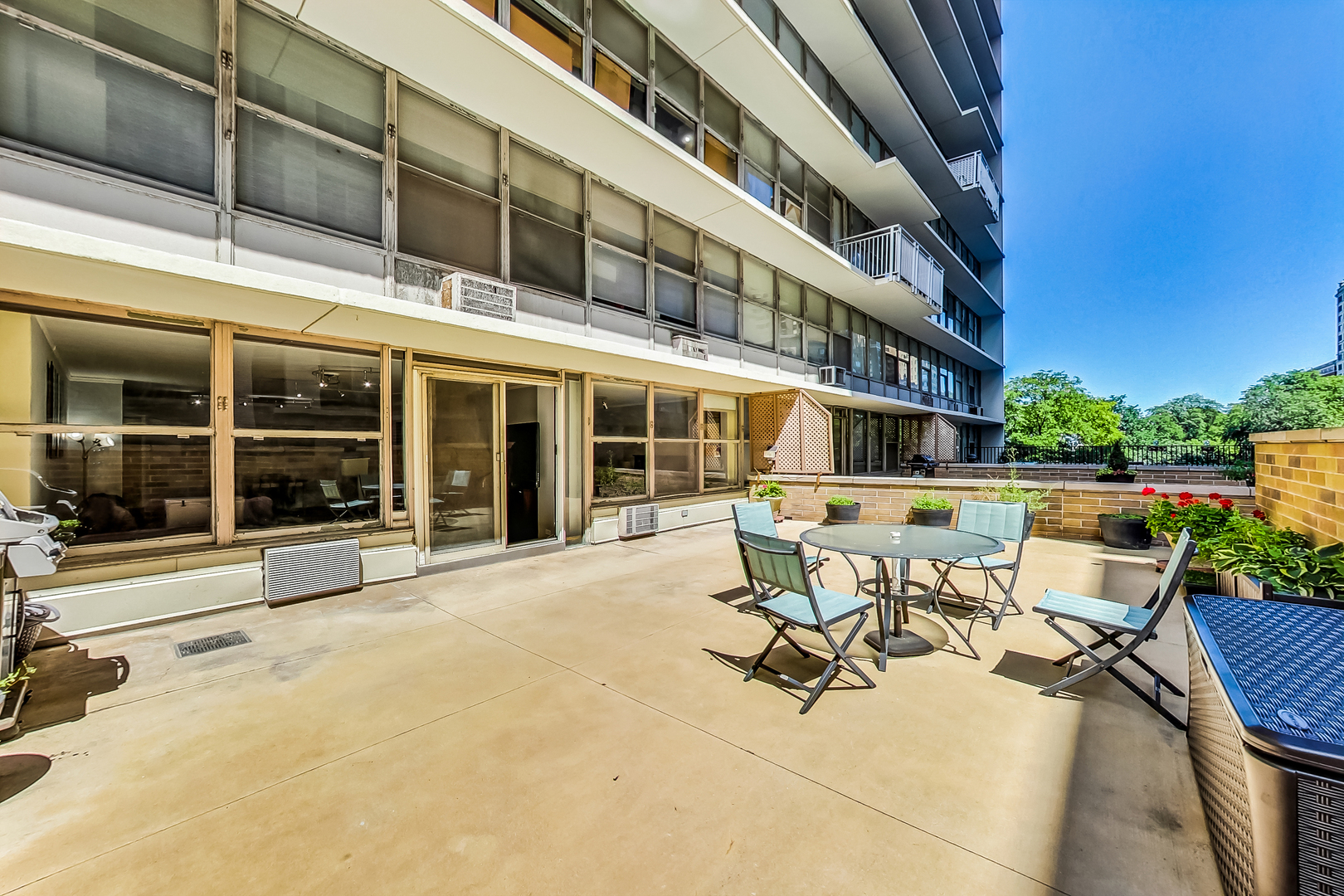 1000 N LAKE SHORE Drive Unit: 305