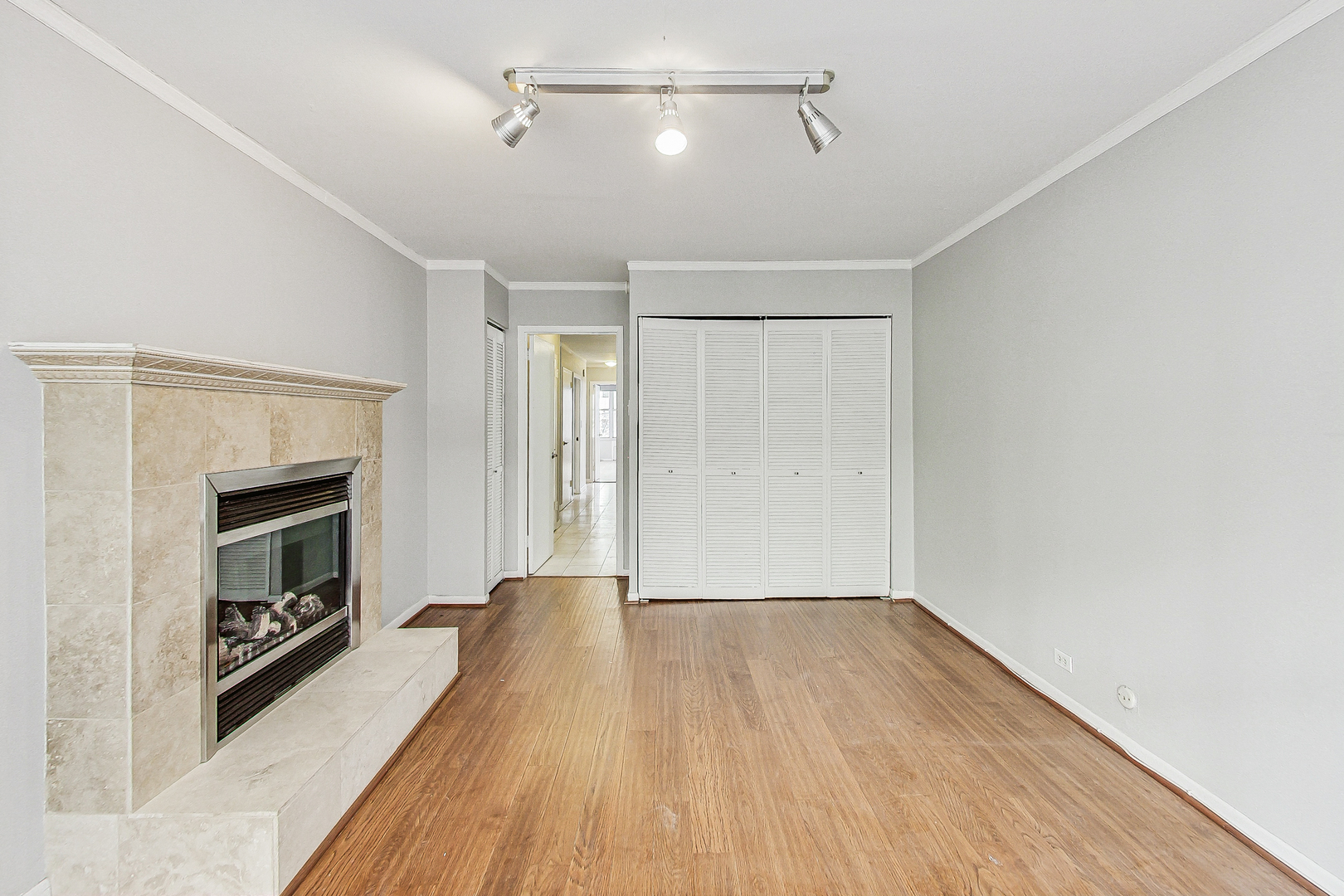 1000 N LAKE SHORE Drive Unit: 305