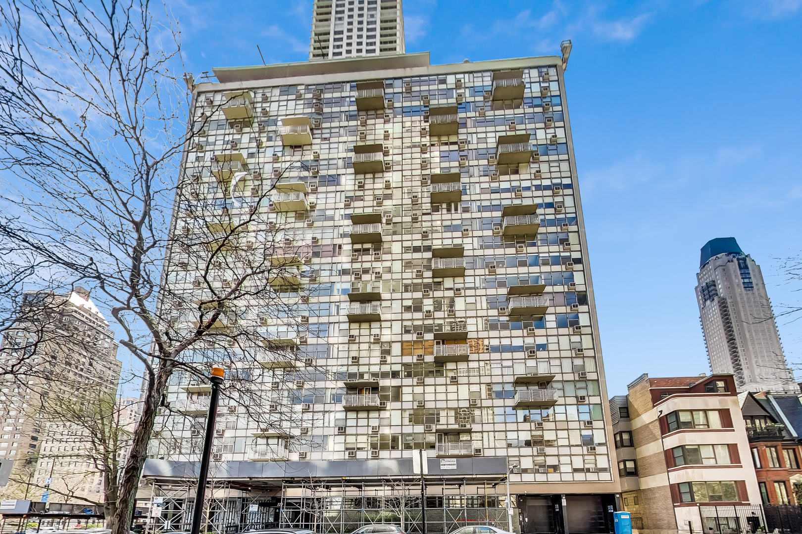 1000 N LAKE SHORE Drive Unit: 305