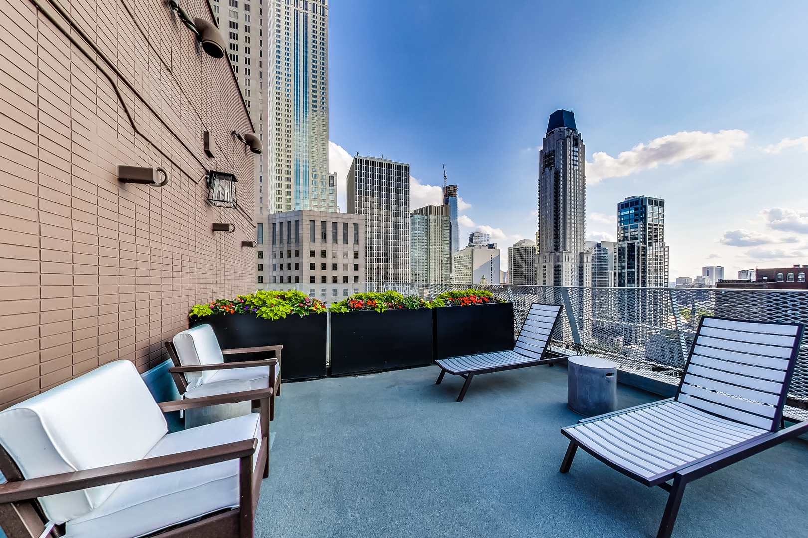 1000 N LAKE SHORE Drive Unit: 305