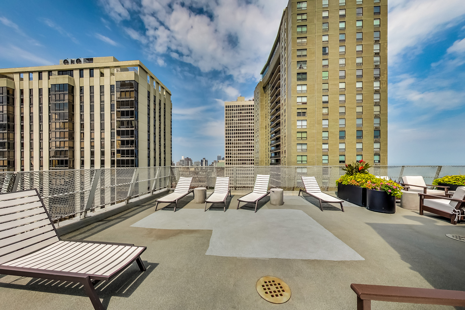 1000 N LAKE SHORE Drive Unit: 305