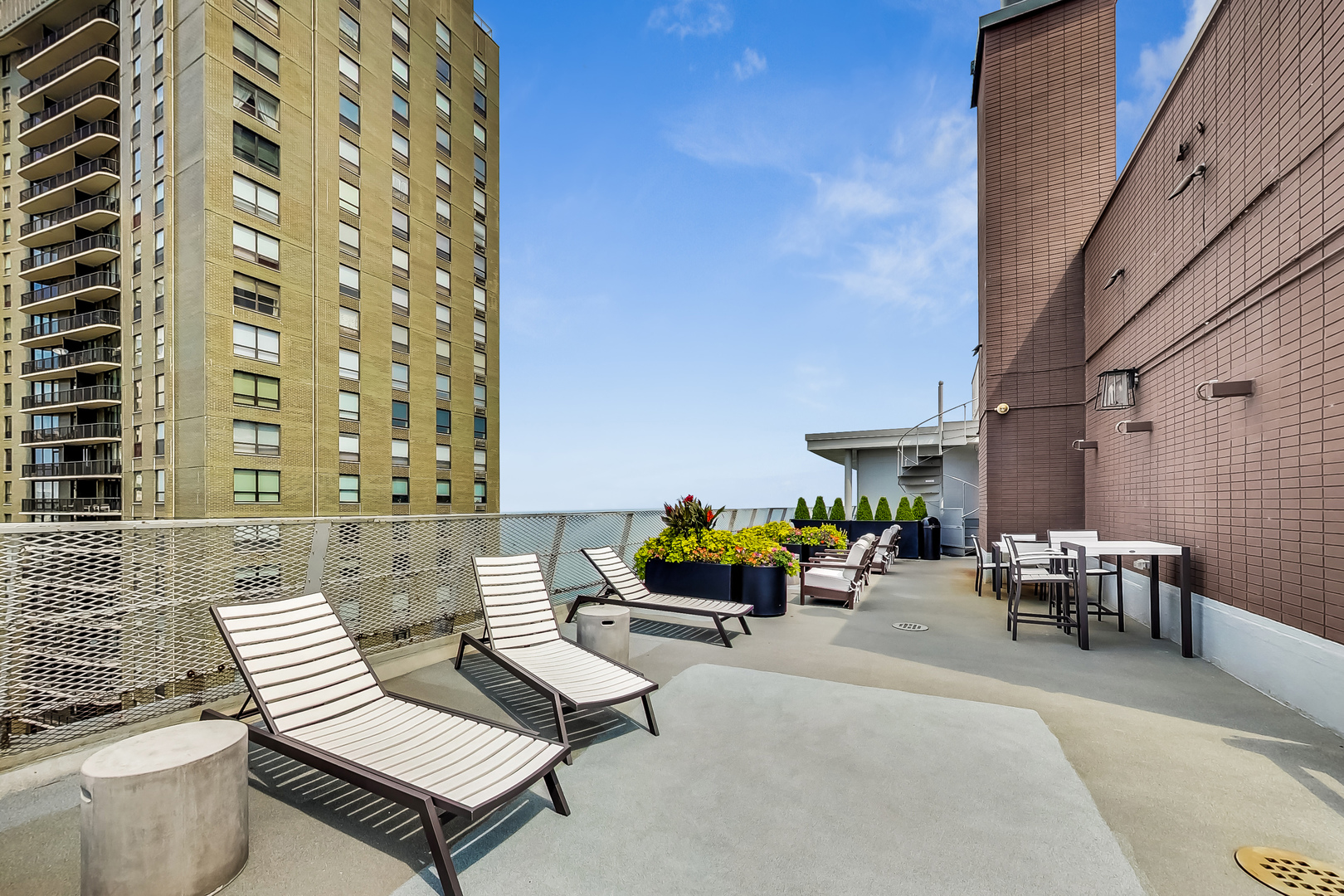 1000 N LAKE SHORE Drive Unit: 305