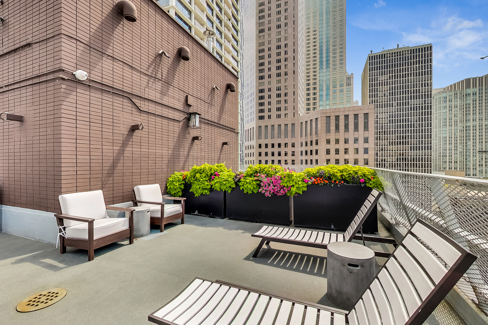 1000 N LAKE SHORE Drive Unit: 305