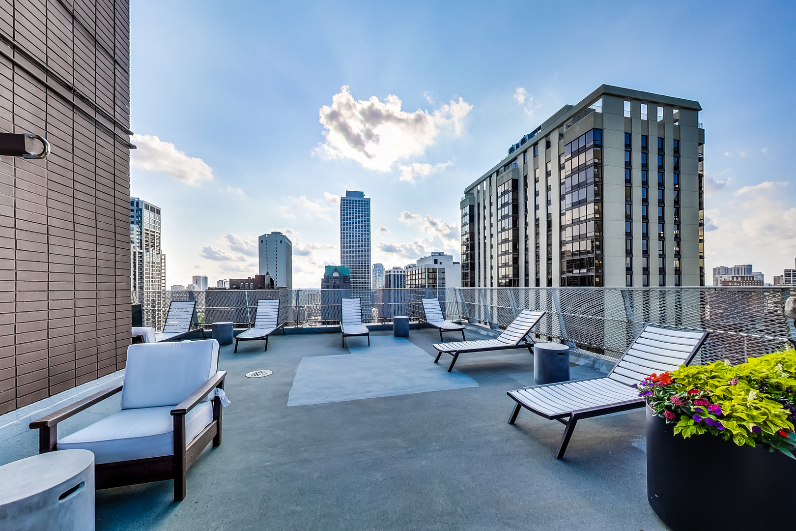 1000 N LAKE SHORE Drive Unit: 305