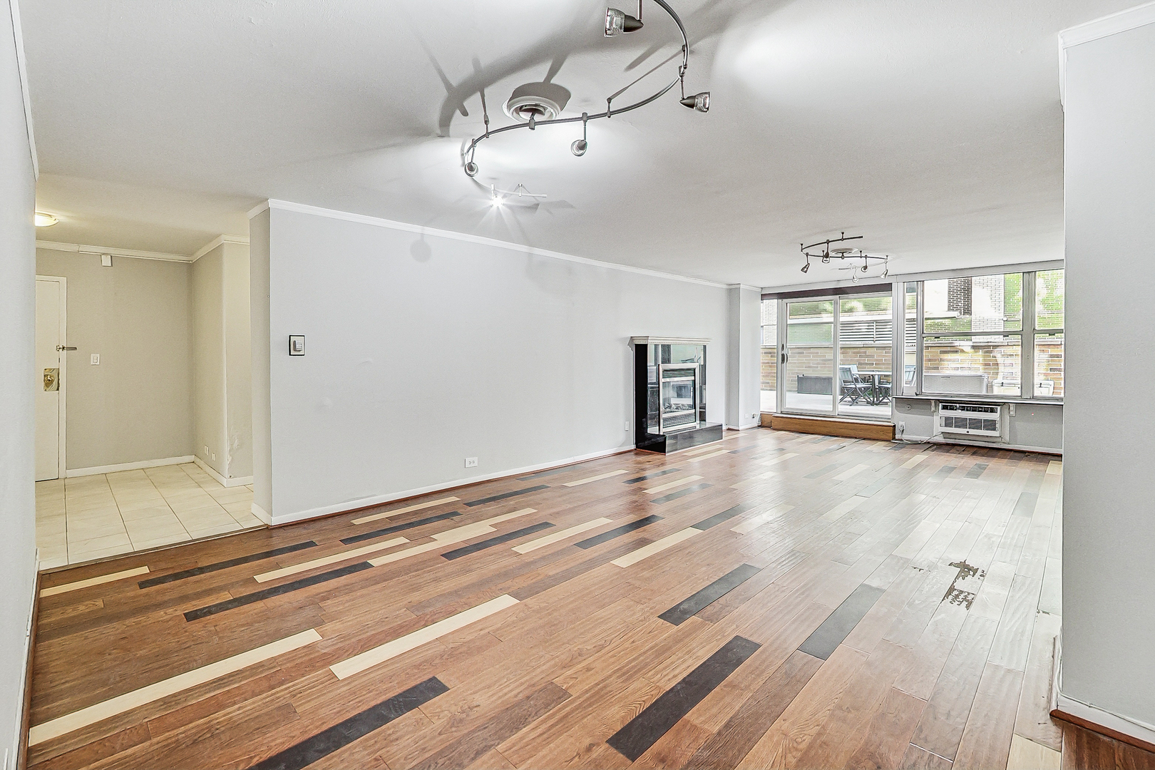 1000 N LAKE SHORE Drive Unit: 305
